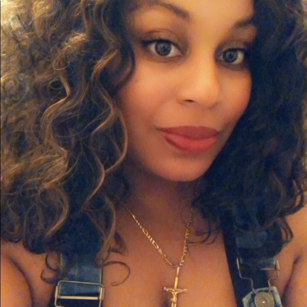 Meet your Posher, Aja
